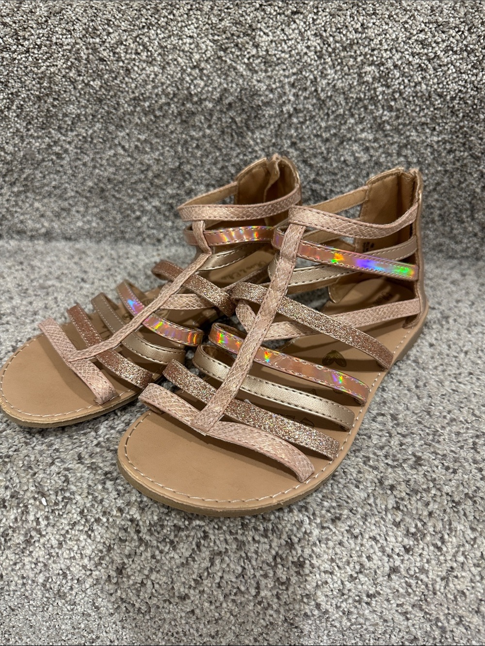 Olive & Edie Gladiator Sandals Girls Size 4 Gold Neutral Strappy Holographic